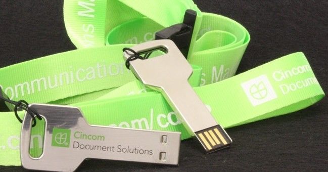 ロゴの印刷を用いる熱い販売 1GB USB の金属のキーの親指ドライブ